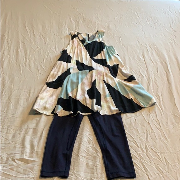 Sleeveless Tunic with pockets - Picture 2 of 3